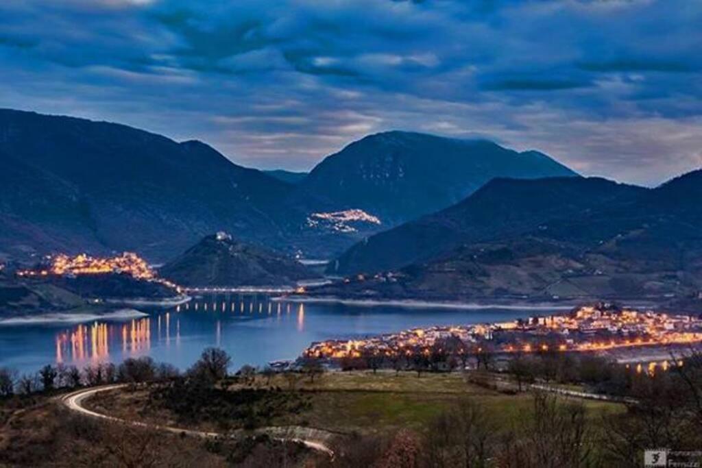 Stanza Con Terrazzo Vista Lago - Lakeholiday Castel di Tora Ngoại thất bức ảnh