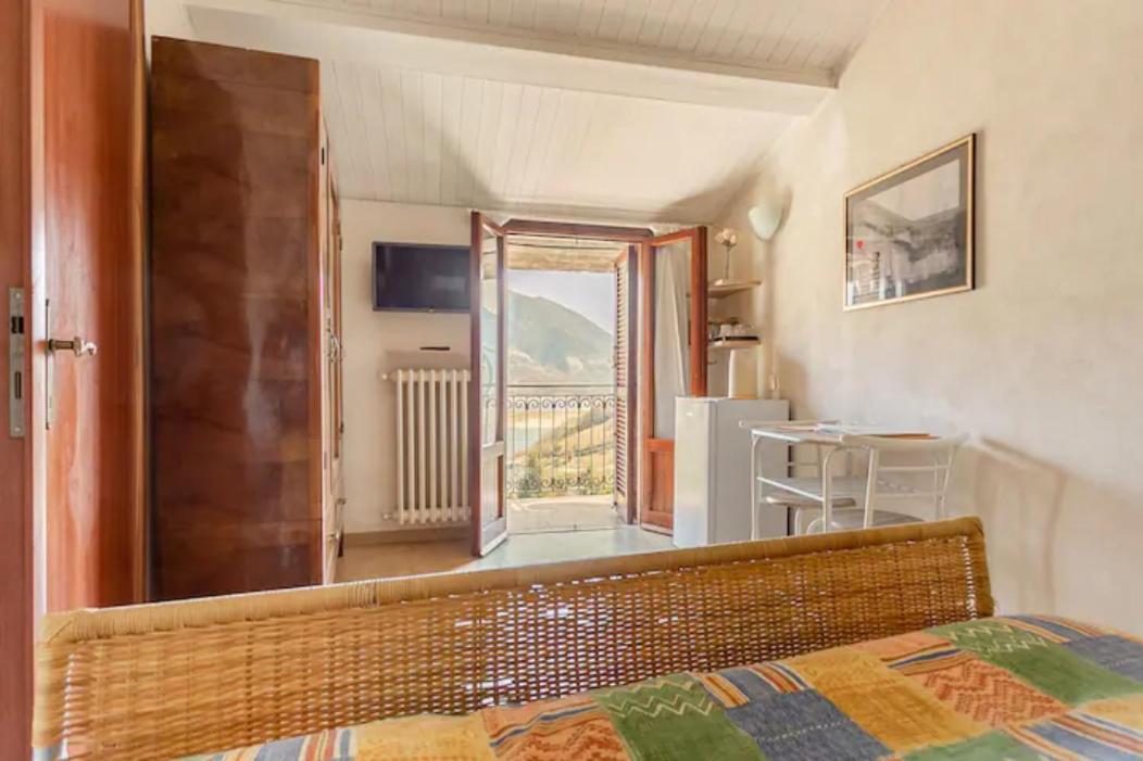 Stanza Con Terrazzo Vista Lago - Lakeholiday Castel di Tora Ngoại thất bức ảnh