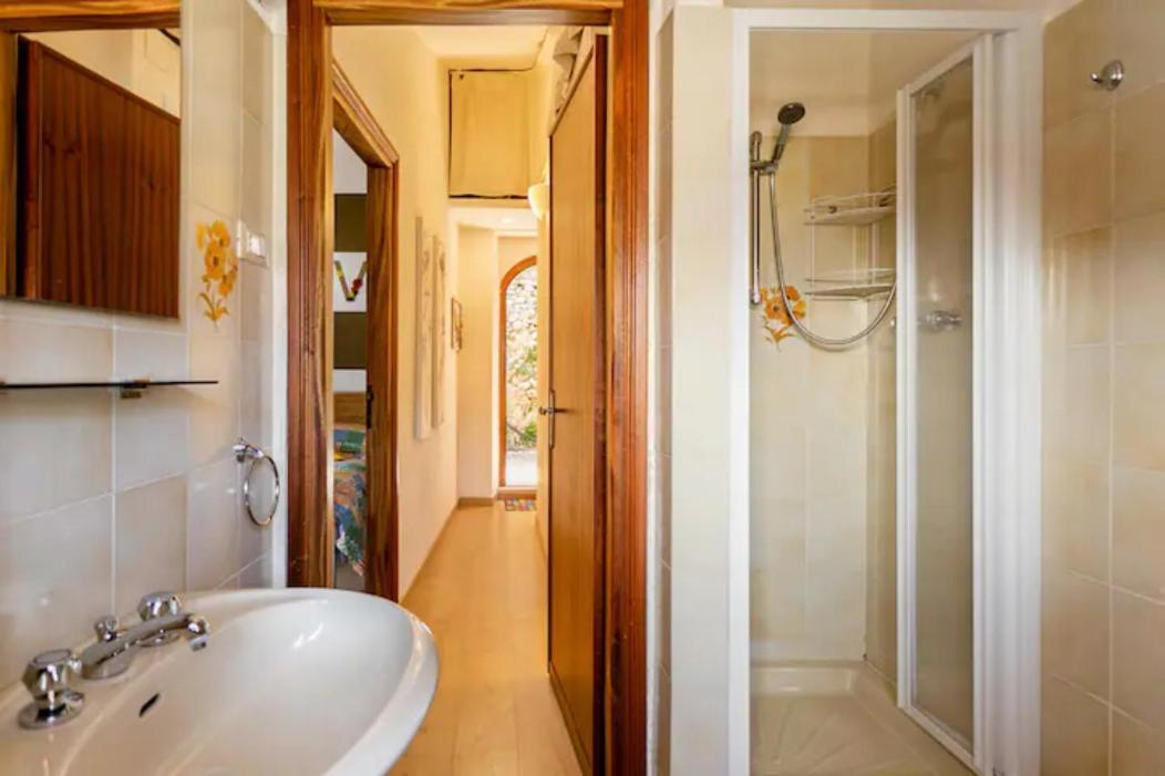 Stanza Con Terrazzo Vista Lago - Lakeholiday Castel di Tora Ngoại thất bức ảnh